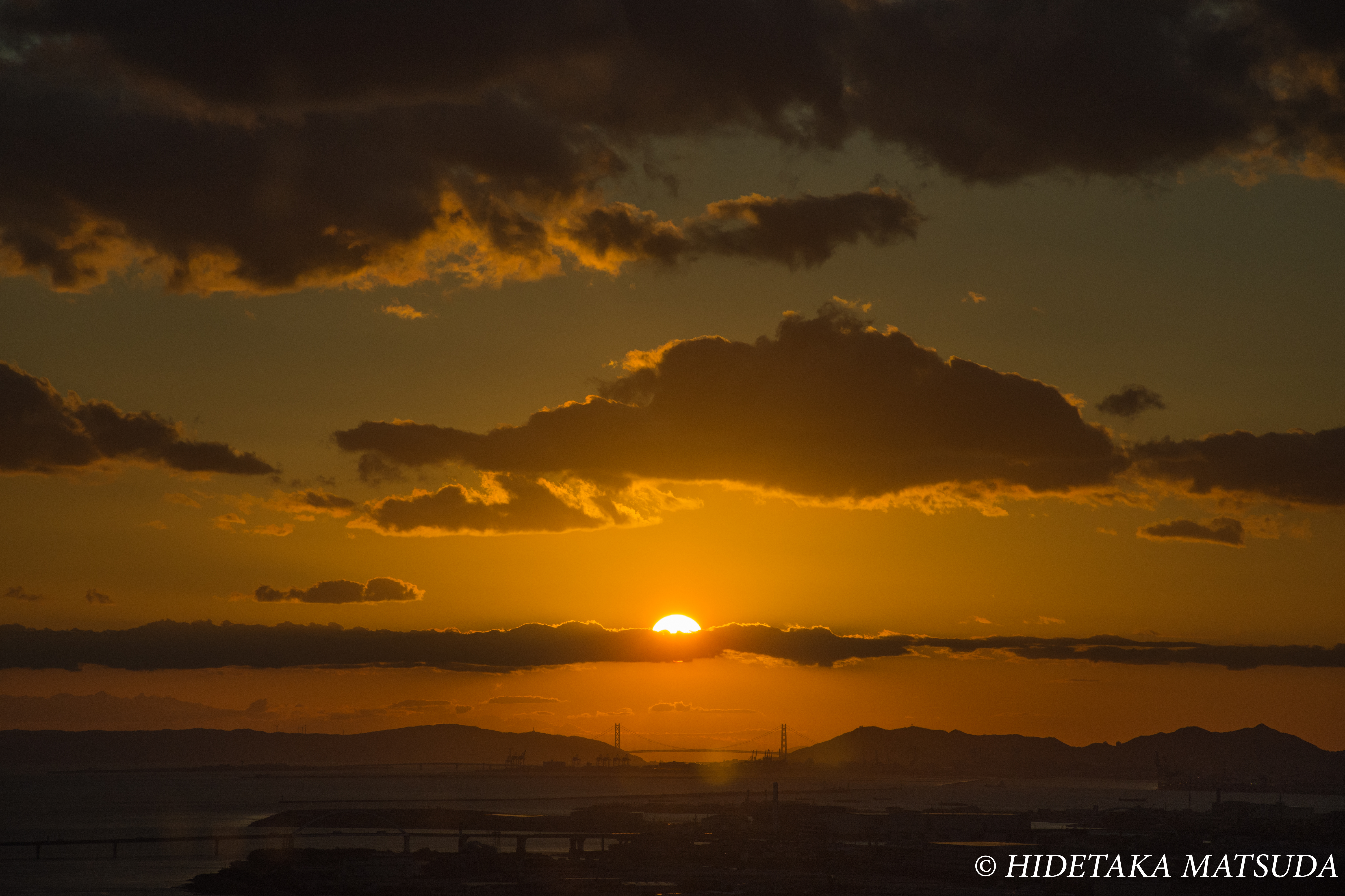 梅田スカイビル-明石海峡大橋-夕陽