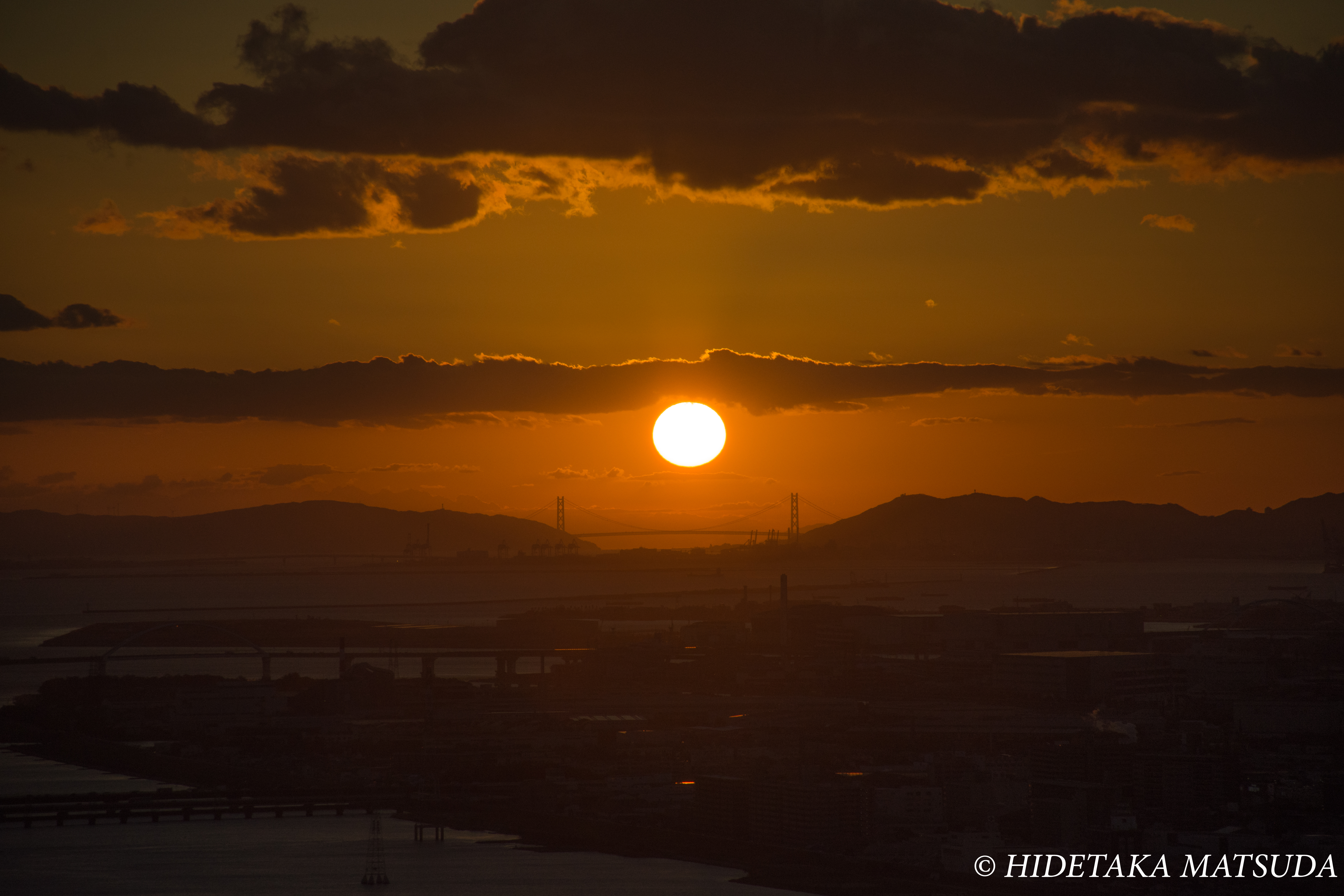 梅田スカイビル-明石海峡大橋-夕陽