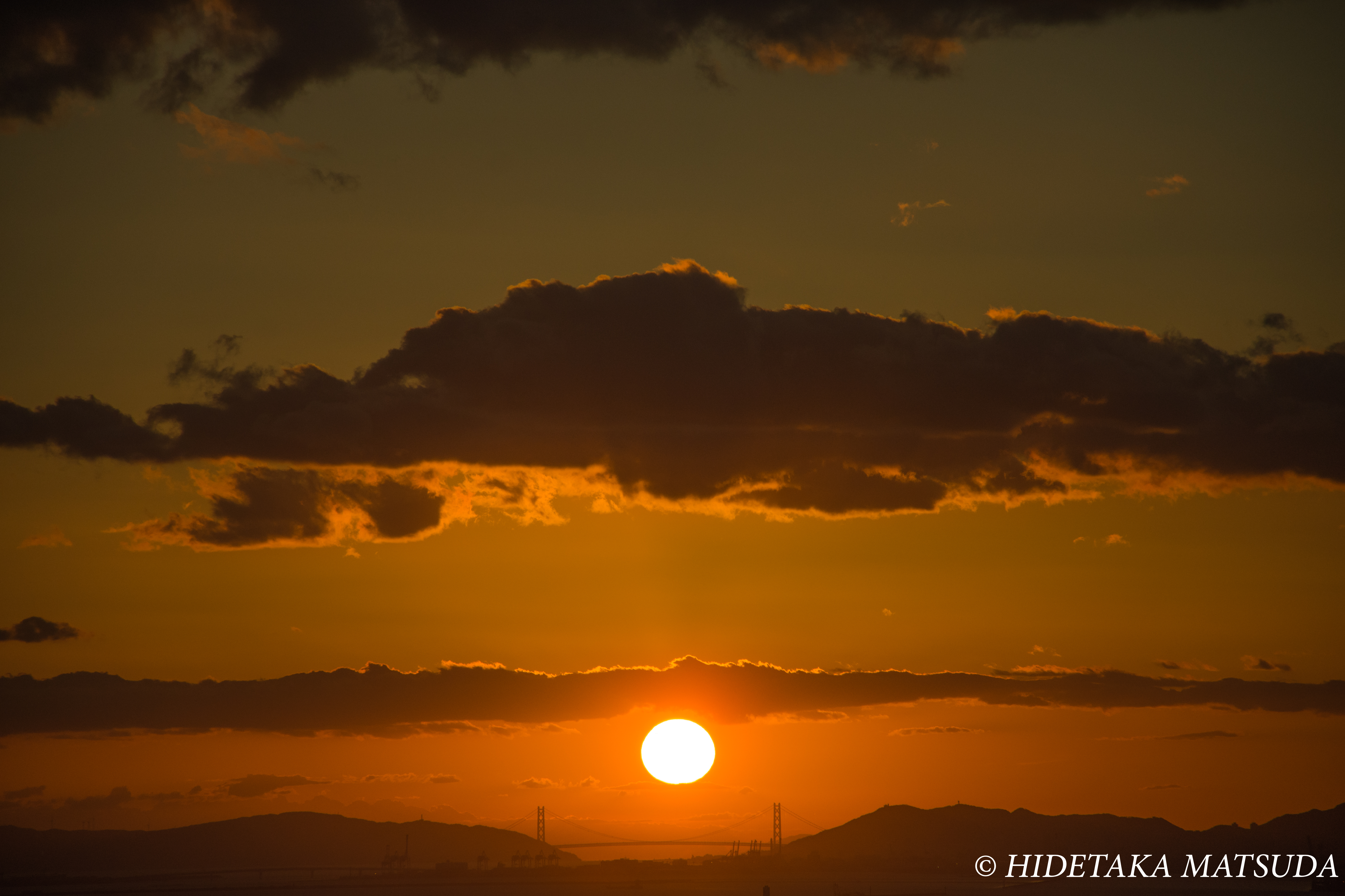 梅田スカイビル-明石海峡大橋-夕陽