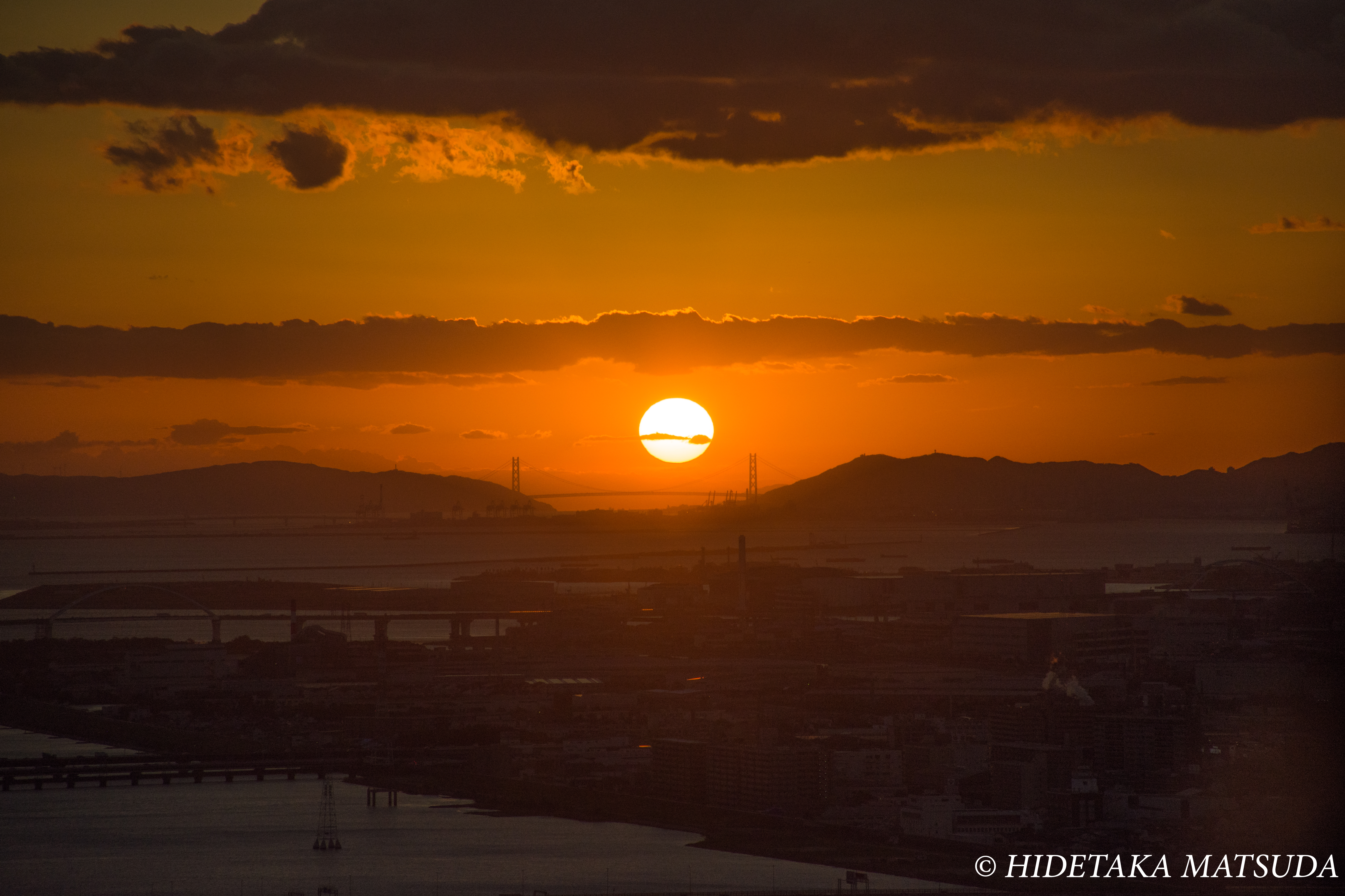 梅田スカイビル-明石海峡大橋-夕陽