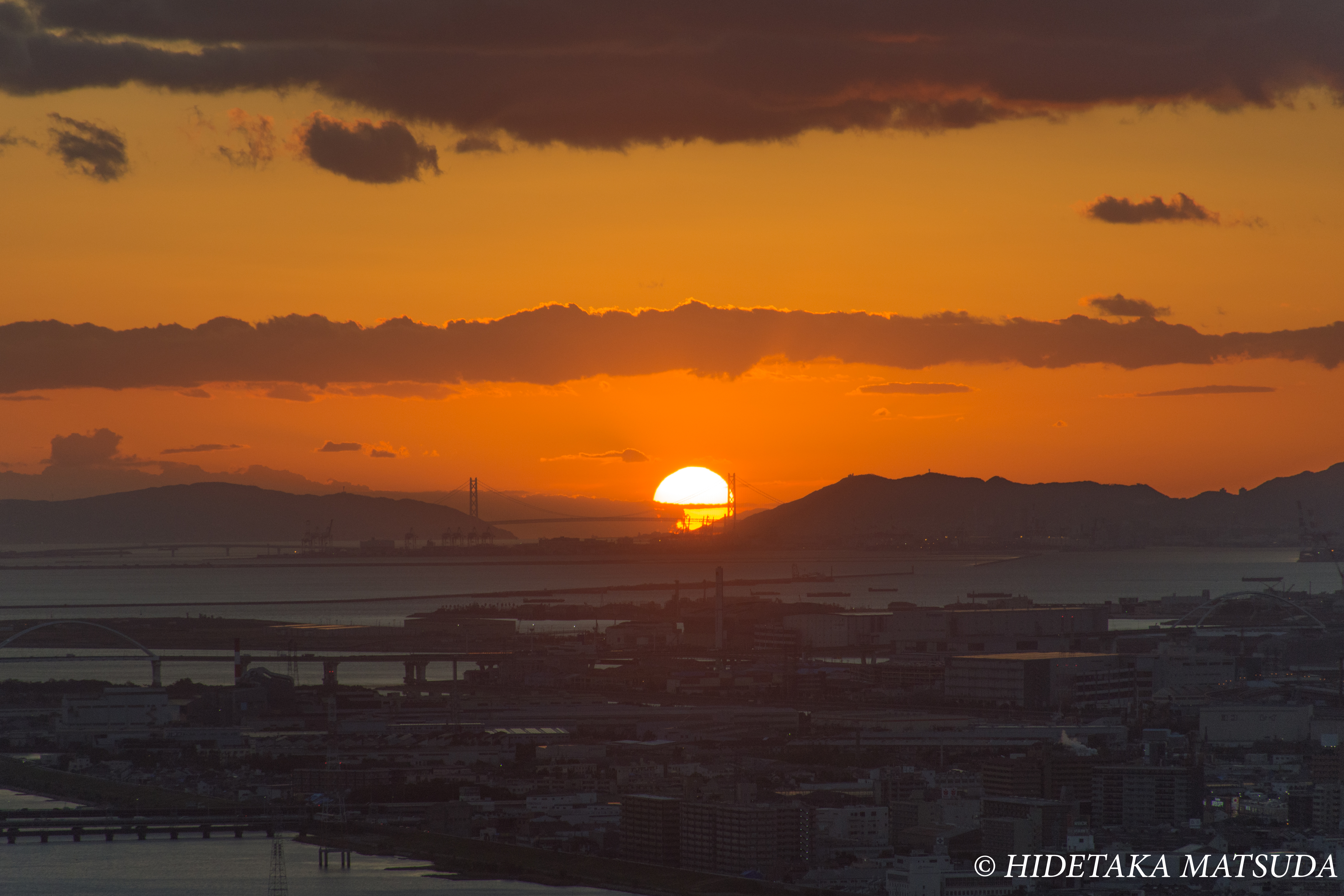 梅田スカイビル-明石海峡大橋-夕陽