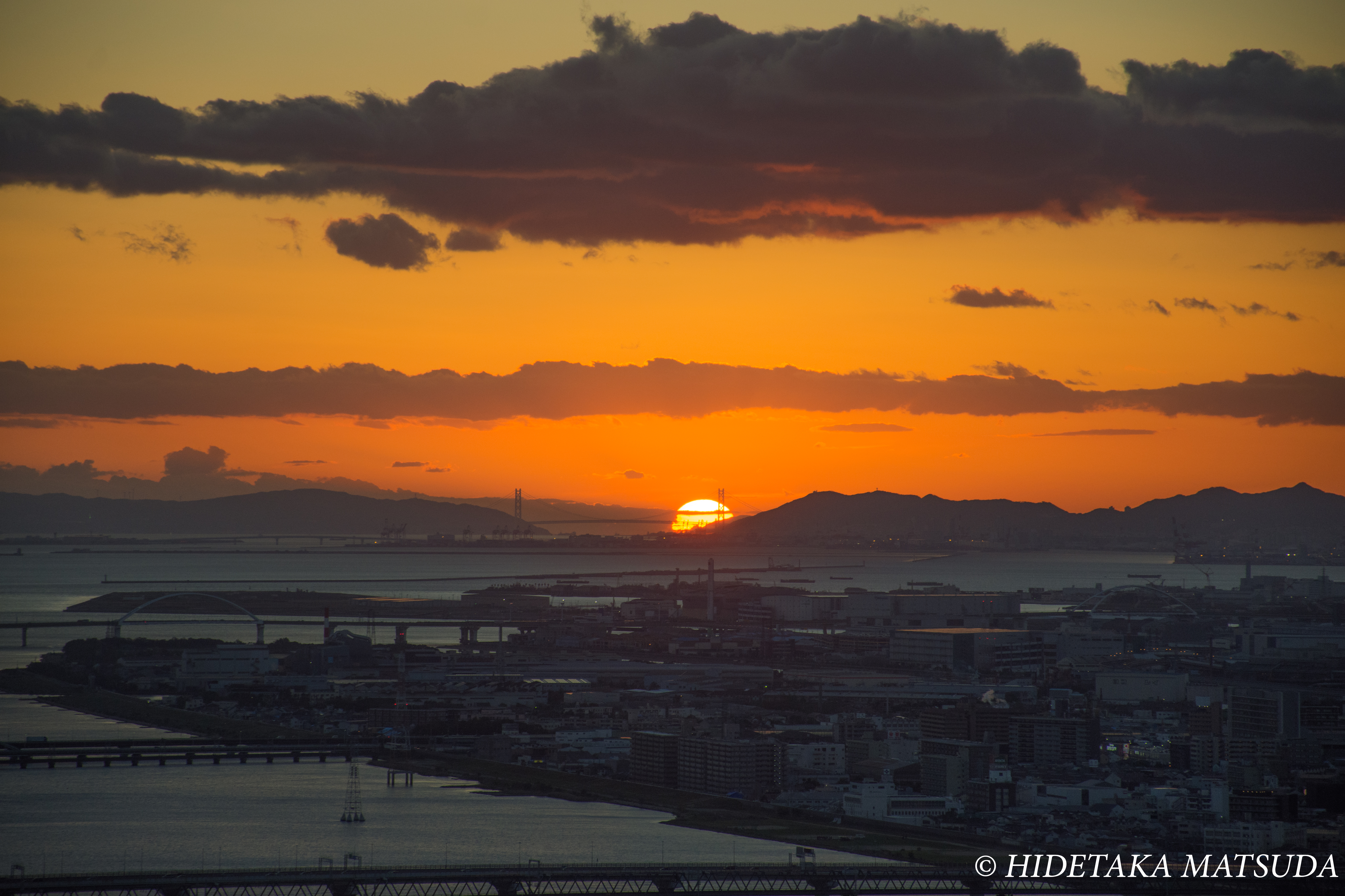 梅田スカイビル-明石海峡大橋-夕陽